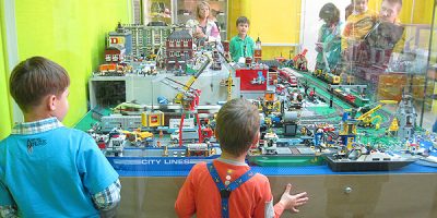 Экспозиция в музее моделей из LEGO «GameBrick»